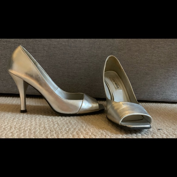 Steve Madden Silver heels, Size 7 - Picture 2 of 11